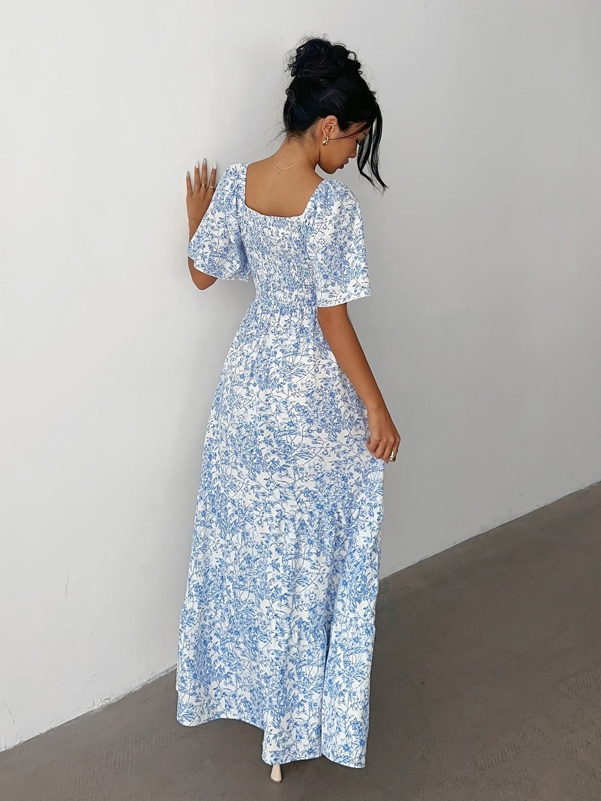 Women's Floral Print Maxi Dress with Sweetheart Neckline and Tiered Design