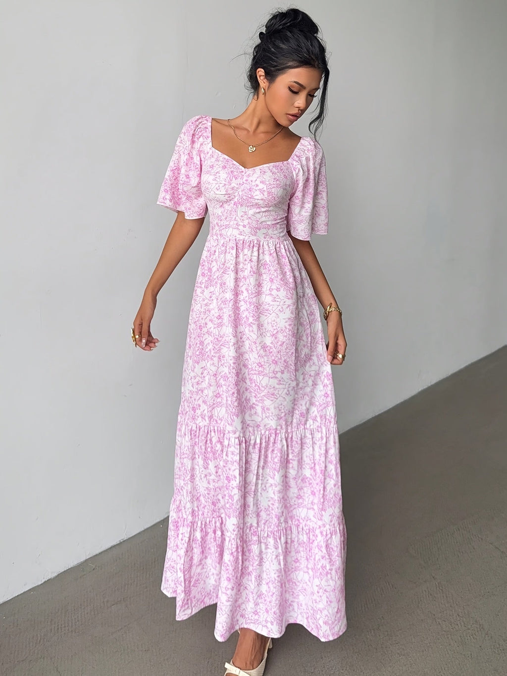 Women’s Floral Maxi Dress with Sweetheart Neckline and Tiered Design