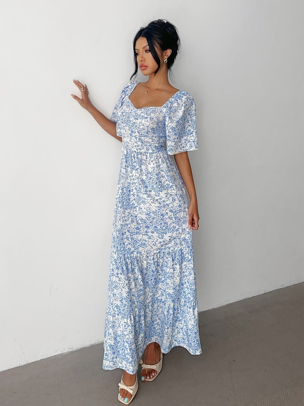 Women's Floral Print Maxi Dress with Sweetheart Neckline and Tiered Design
