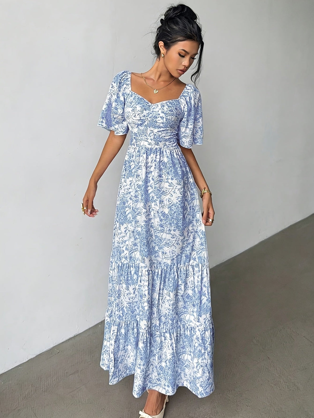 Women's Floral Print Maxi Dress with Sweetheart Neckline and Tiered Design