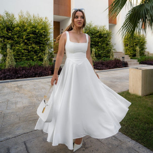 Flowy and timeless midi dress