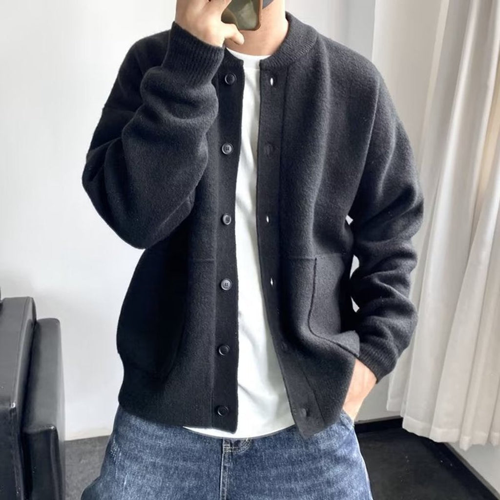 Men's Cardigan Sweater with Button-Front Closure and Patch Pockets