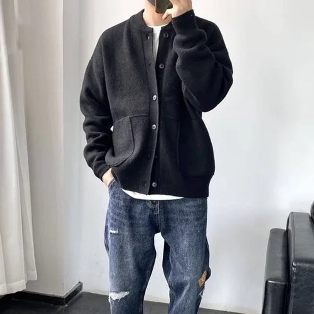 Men's Cardigan Sweater with Button-Front Closure and Patch Pockets